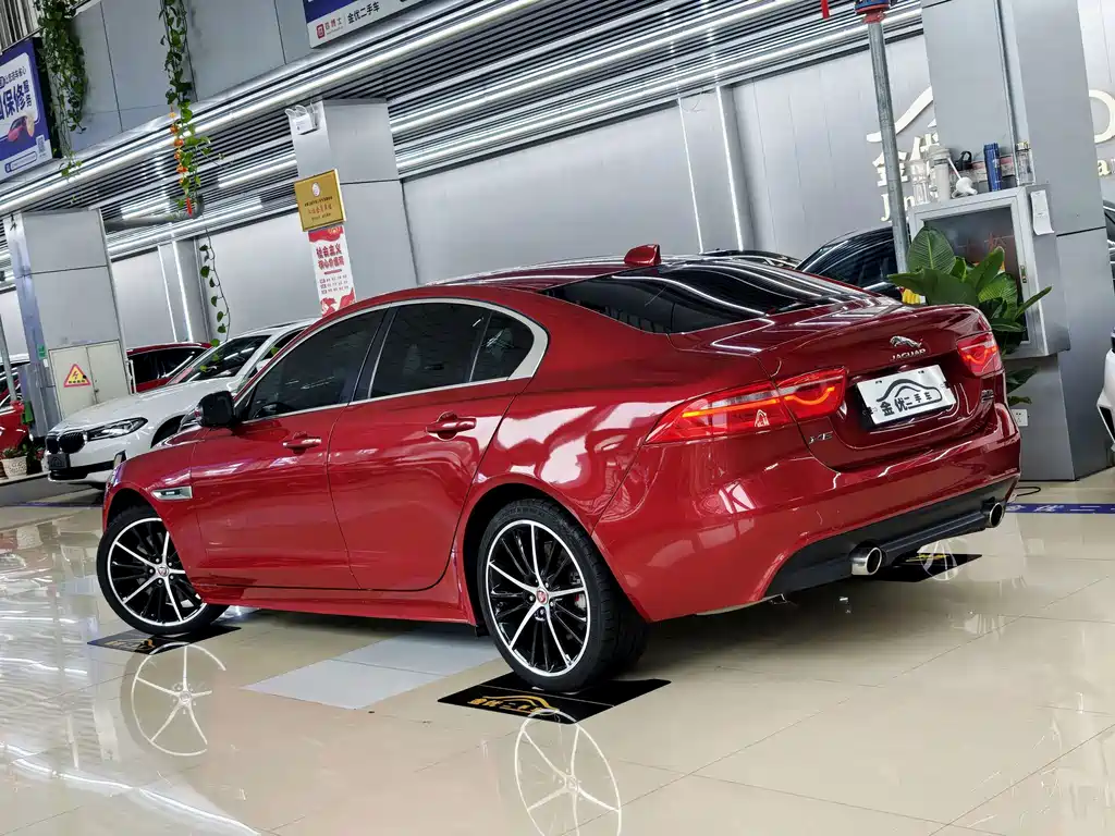 Jaguar XE — миниатюра 3