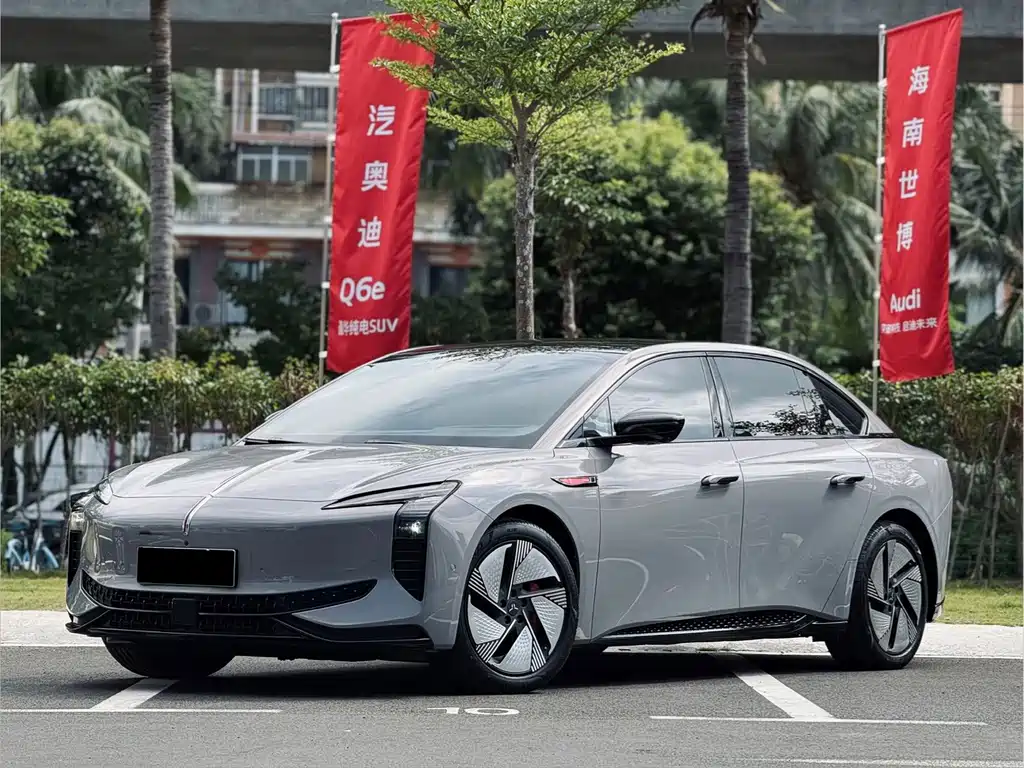 Hongqi EH7