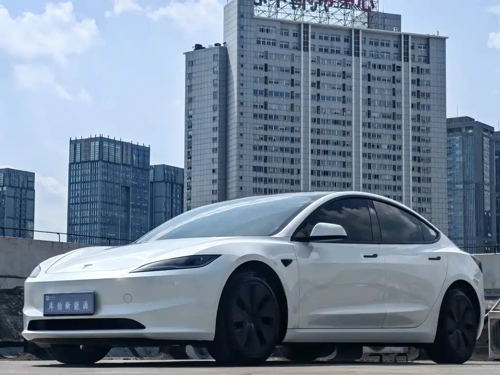 Tesla Model 3 2024