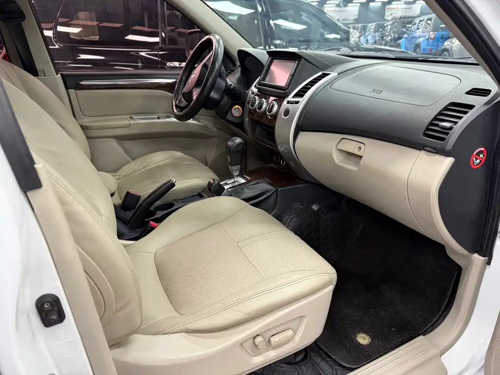 MITSUBISHI PAJERO JINCHANG