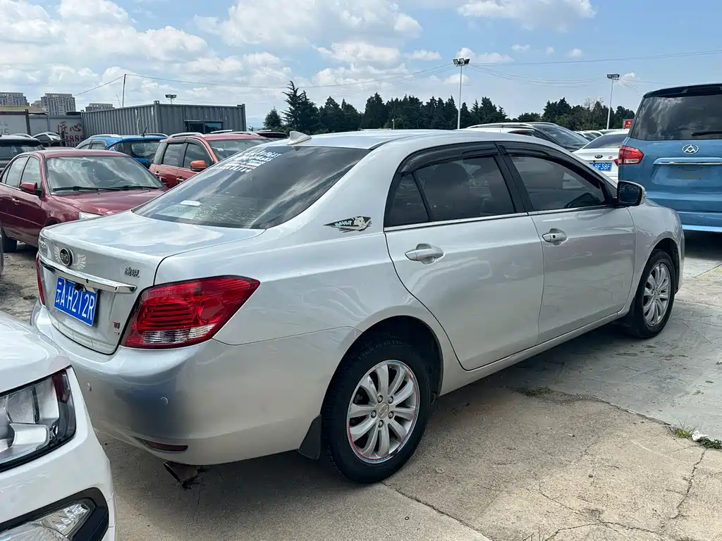 BYD Surui 2013 1.5TI MT Luxury