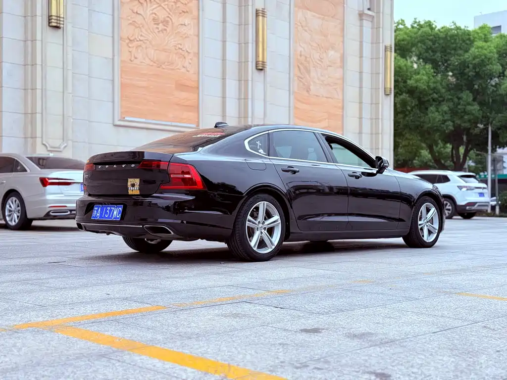 Volvo S90 2017 T4