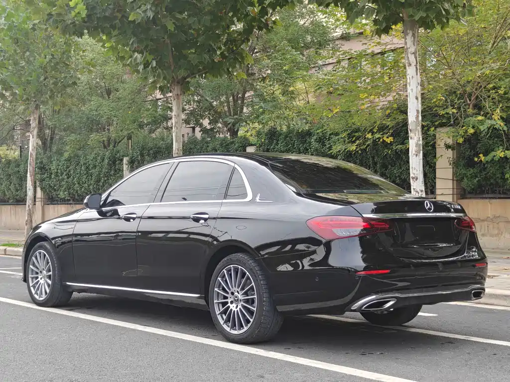 Mercedes-Benz E-Class — миниатюра 3