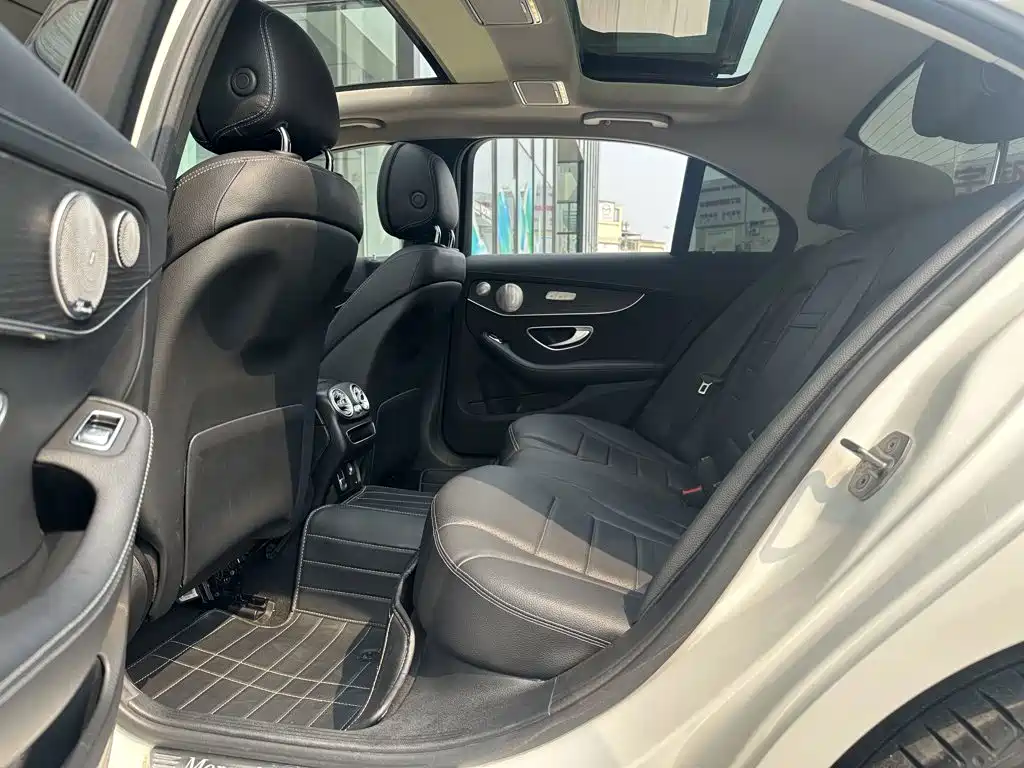 Mercedes-Benz C-Class — миниатюра 14