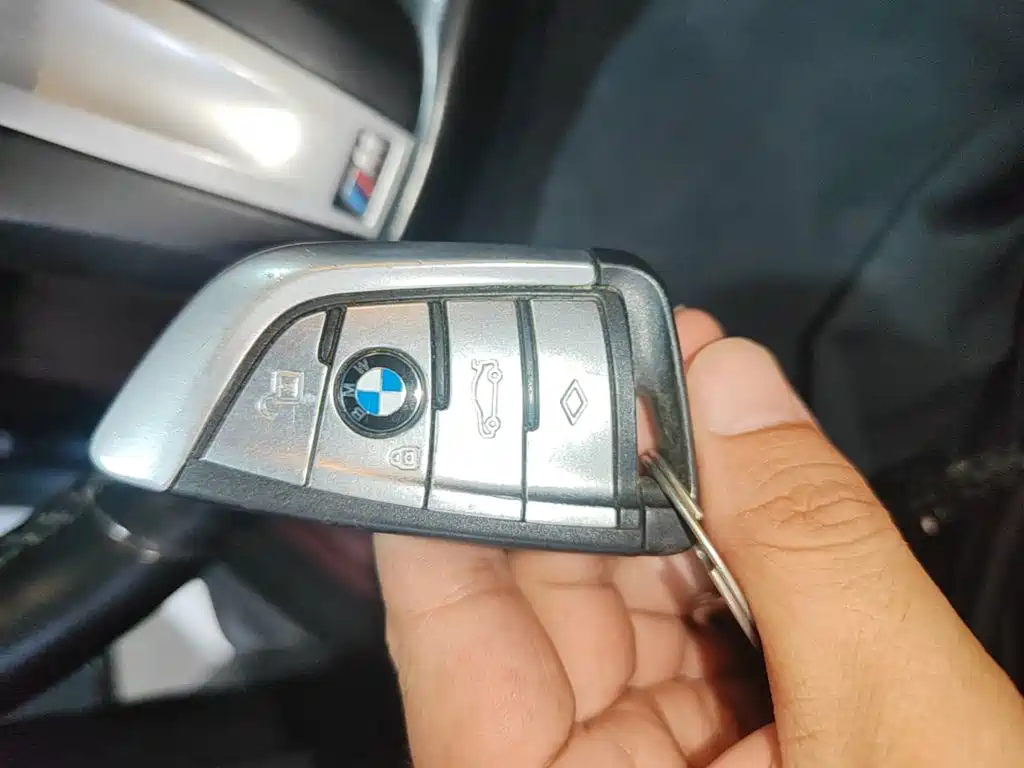 BMW 5 Series — миниатюра 9