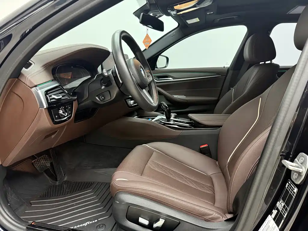 BMW 5 Series — миниатюра 11