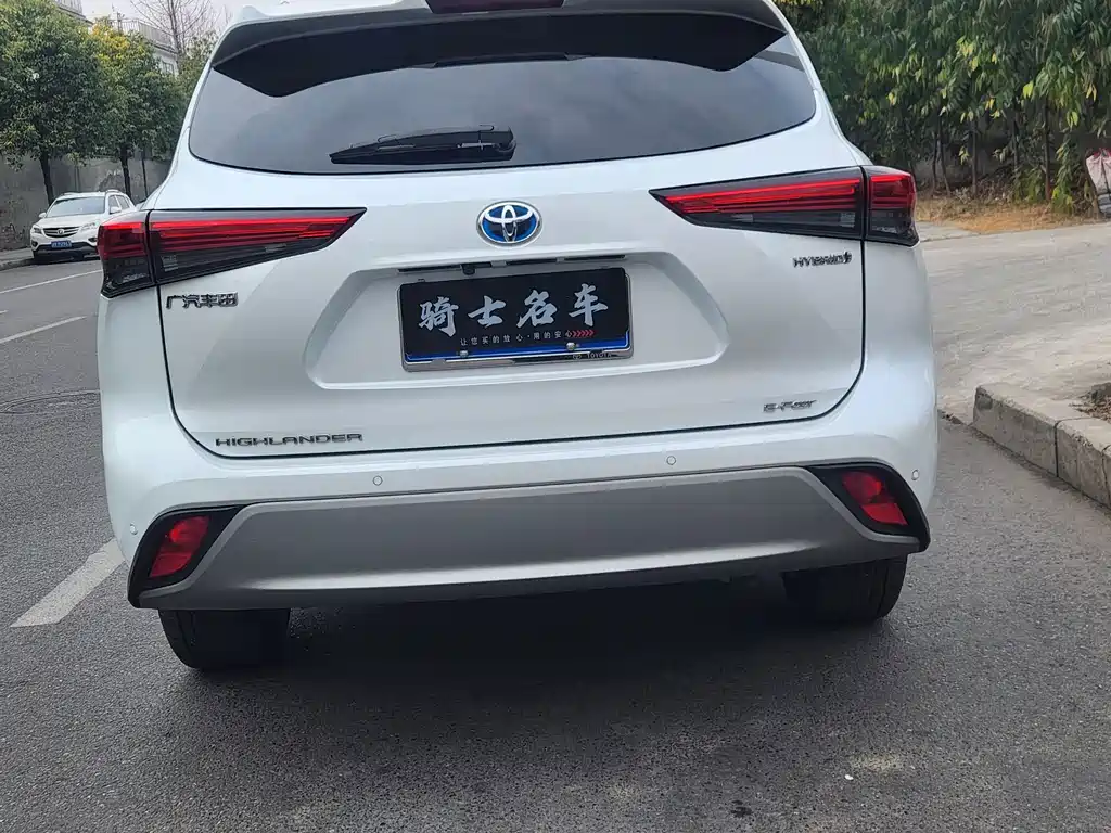Toyota Highlander 2023 2.5L Luxury 7 мест