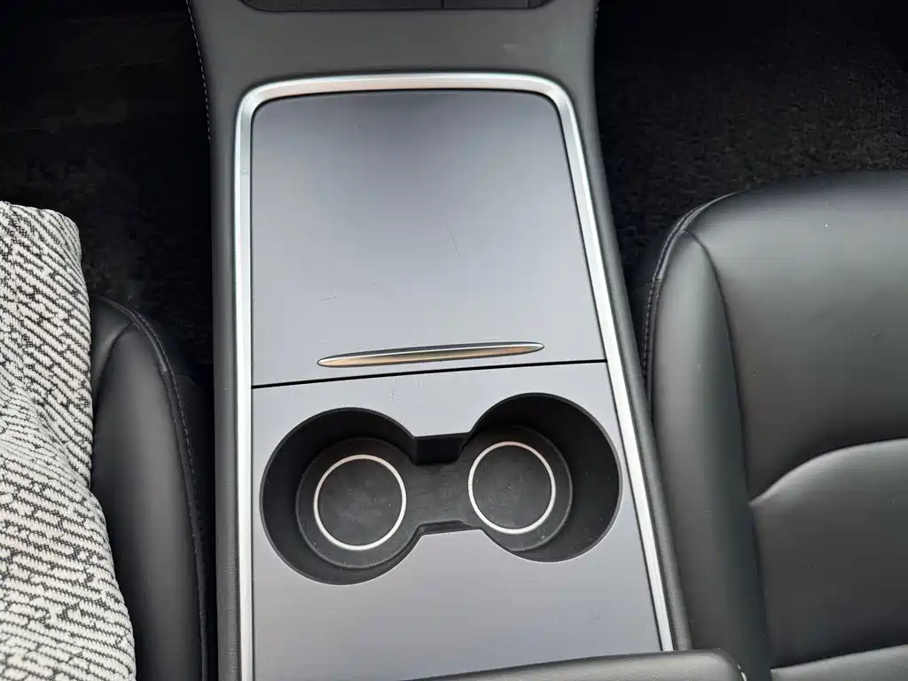 Tesla Model 3 — миниатюра 12