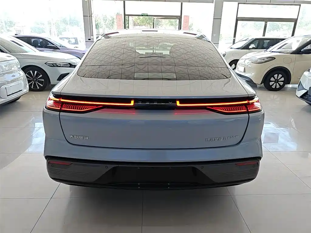Geely Galaxy Galaxy 8 8 2025 130km EM-P