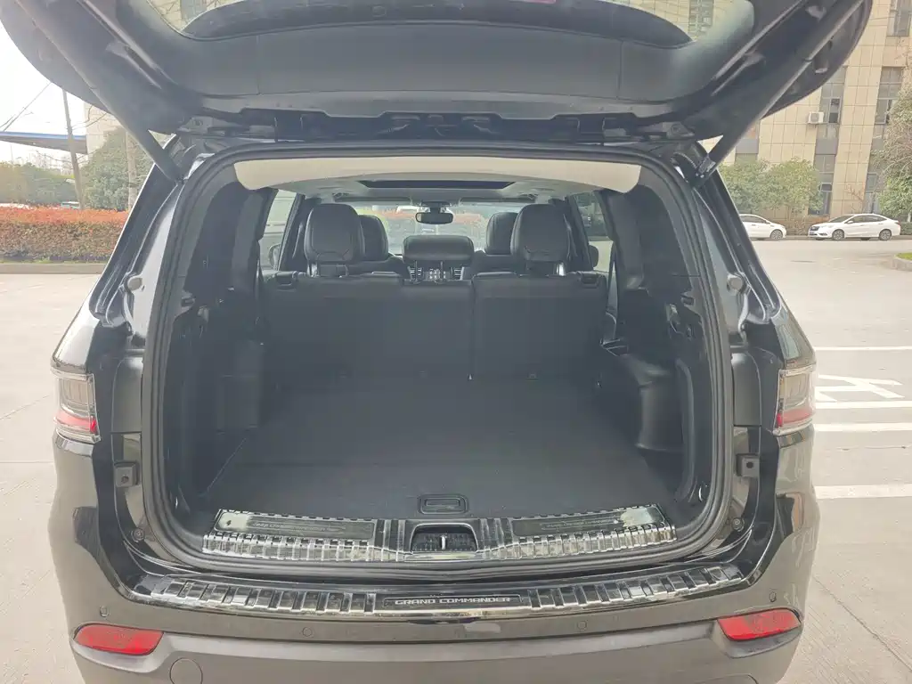 Jeep Commander — миниатюра 19