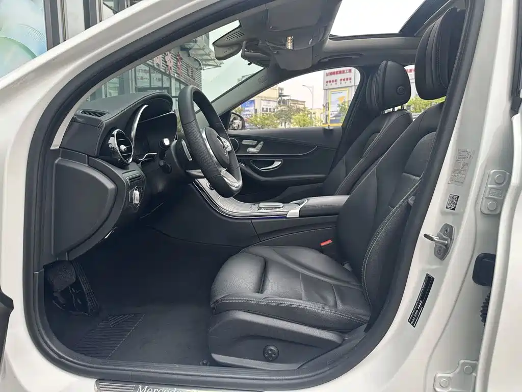 Mercedes-Benz C-Class — миниатюра 16