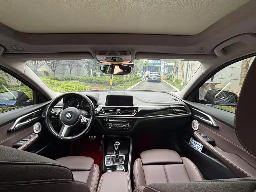 BMW  1 SERIES