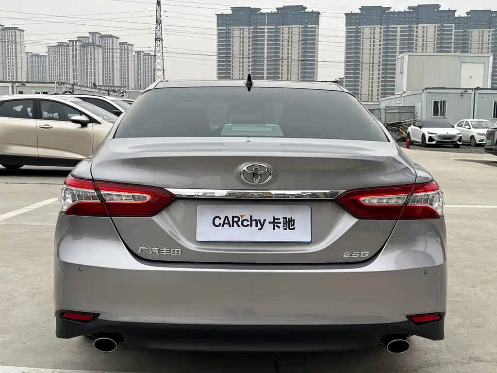Toyota Camry — миниатюра 5