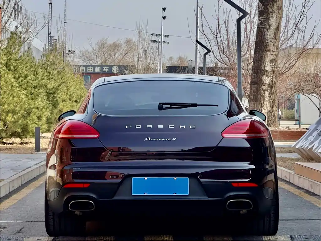 PORSCHE PANAMERA