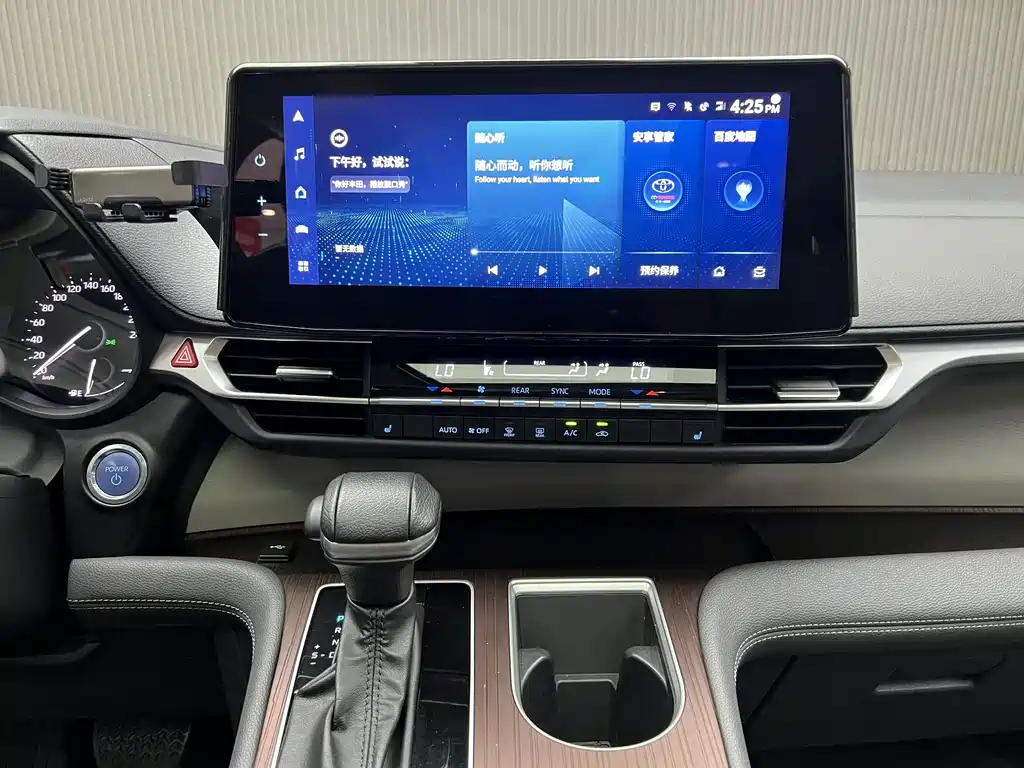 Toyota Granvia — миниатюра 6