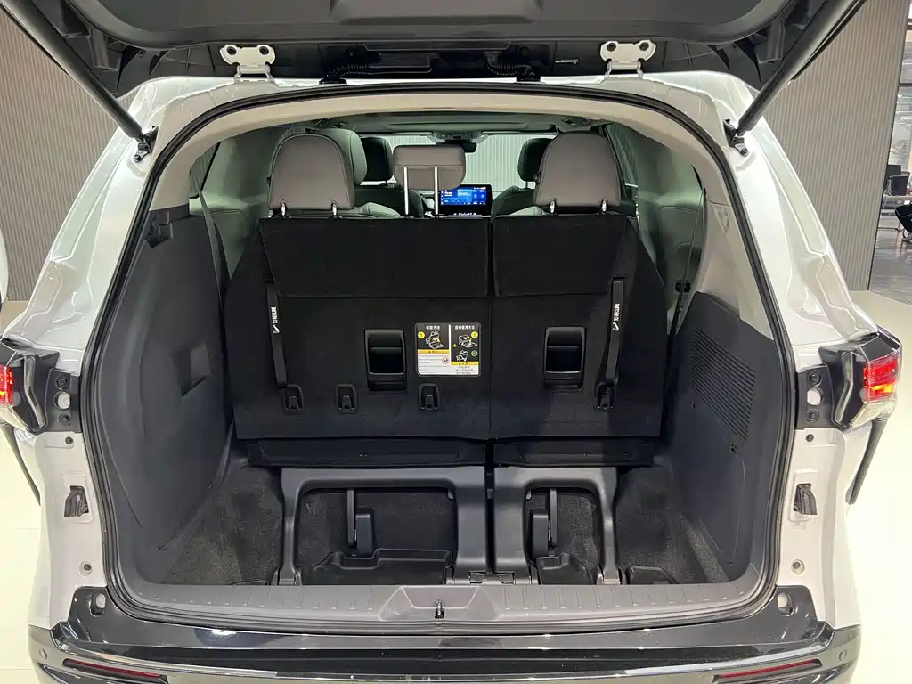 Toyota Granvia — миниатюра 24