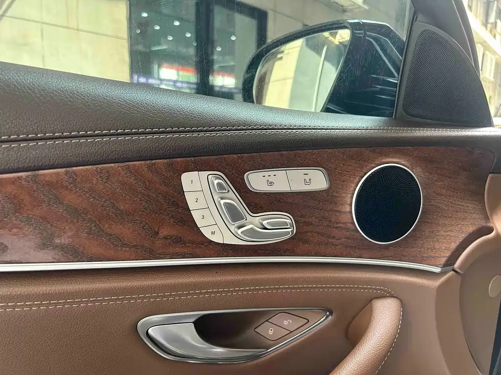 Mercedes-Benz E-Class — миниатюра 12