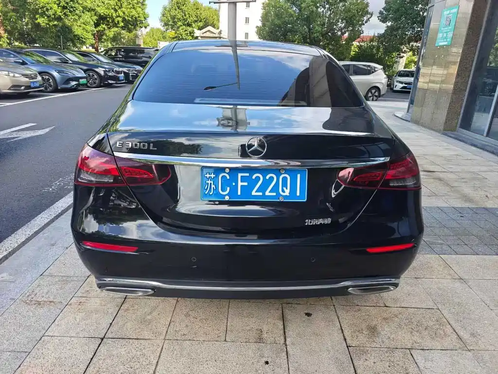 Mercedes-Benz E-Class — миниатюра 3