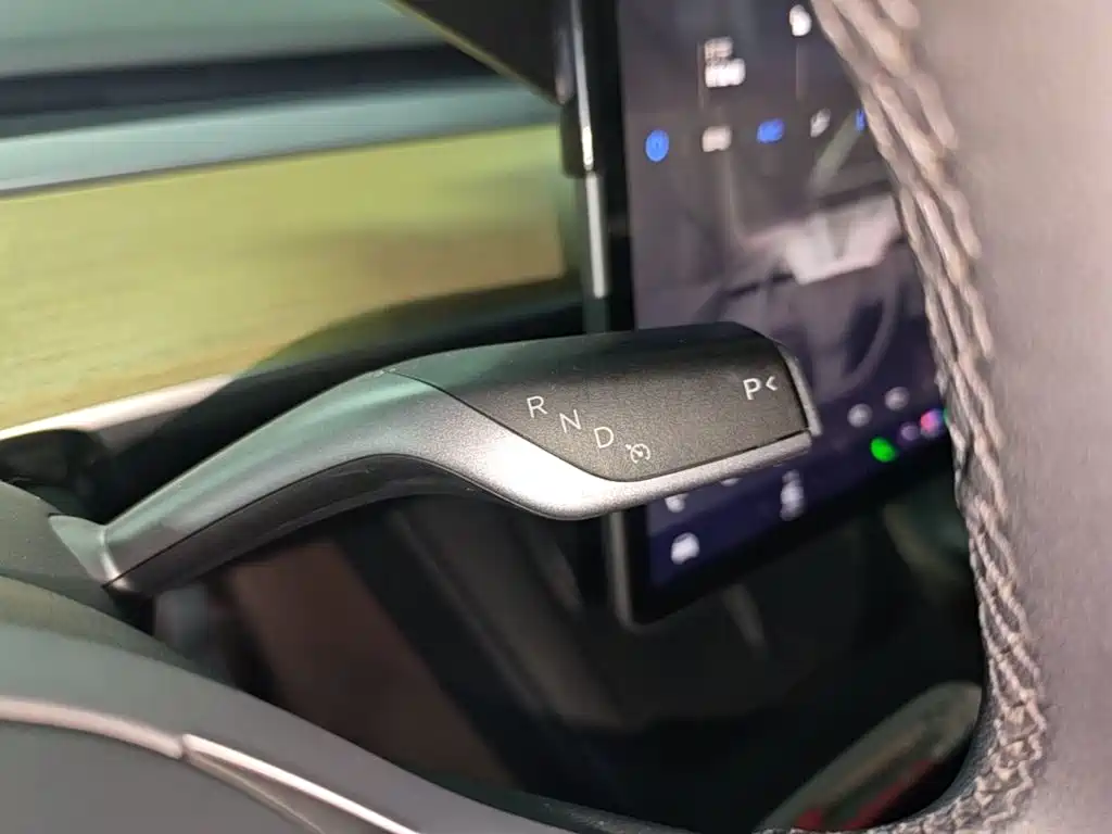 Tesla Model Y — миниатюра 14