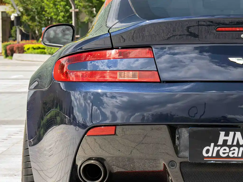Aston Martin V8 Vantage — миниатюра 9