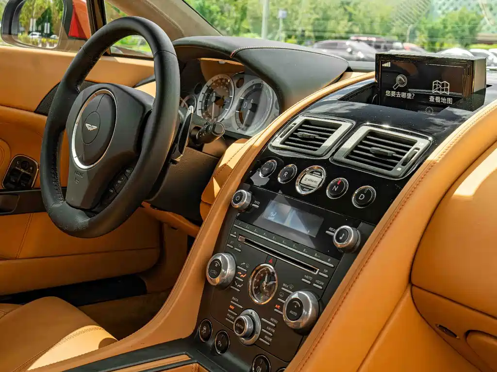 Aston Martin V8 Vantage — миниатюра 15