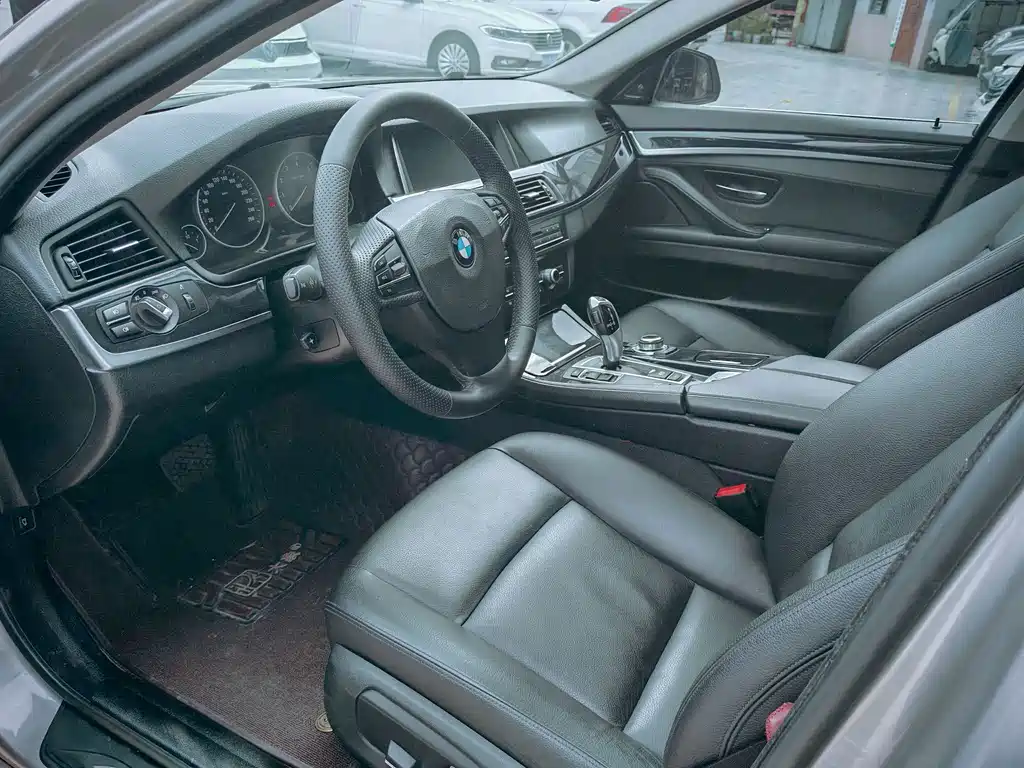 BMW 5 Series — миниатюра 4