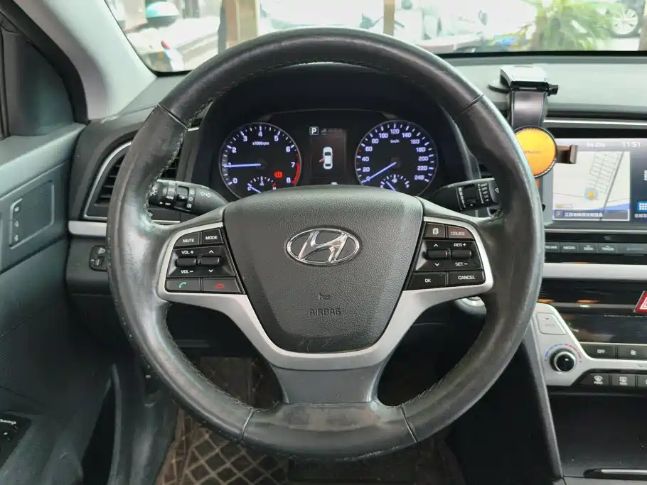 Hyundai Elantra — миниатюра 15