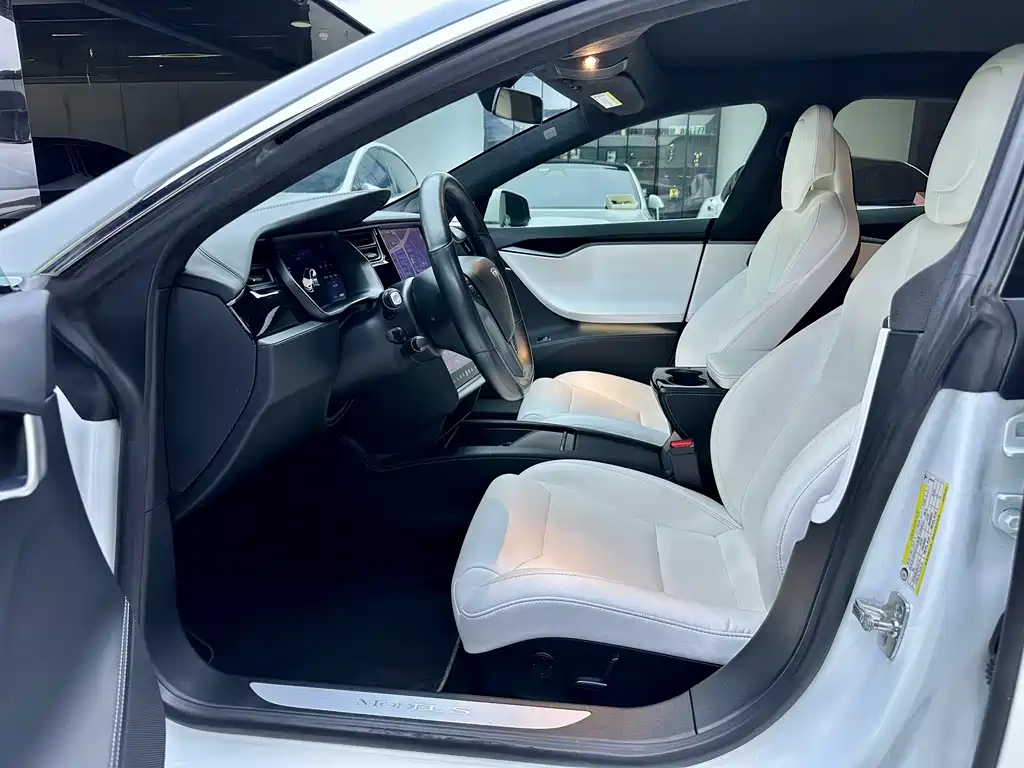 Tesla Model S — миниатюра 7