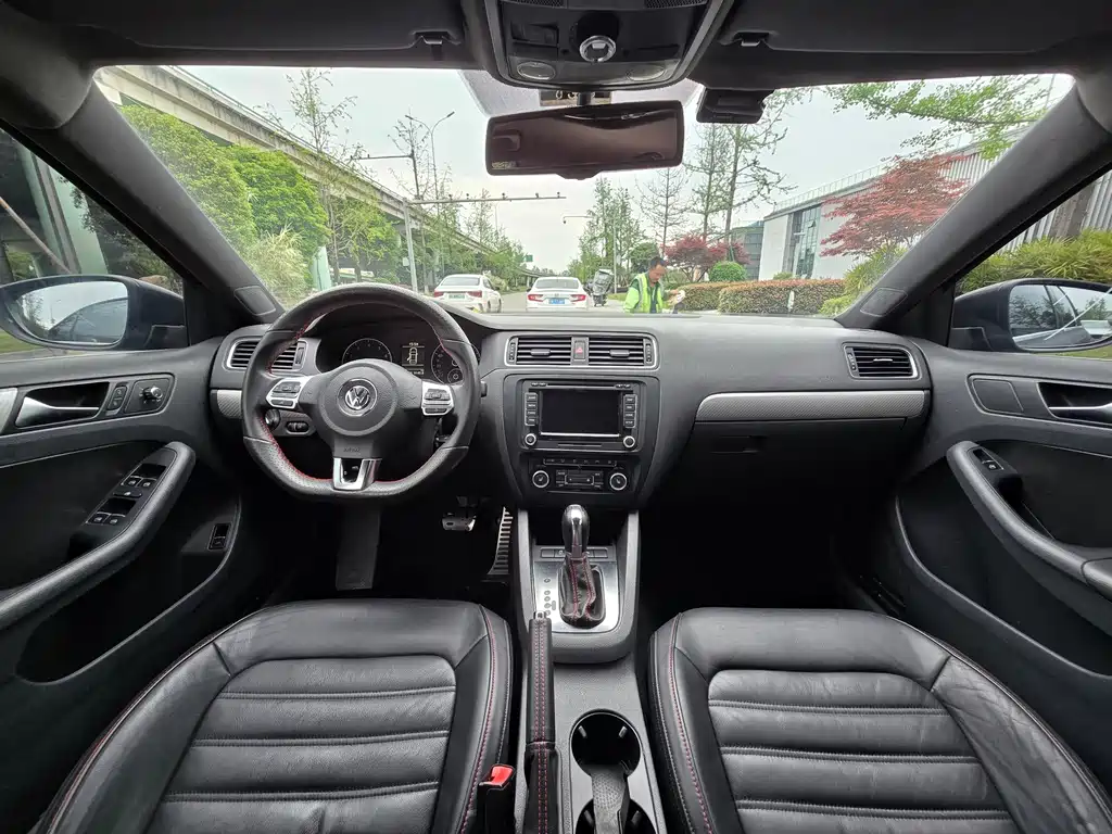 Volkswagen Sagitar 2013 2.0TSI GLI