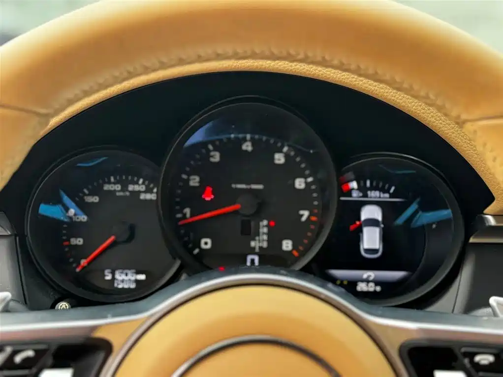 Porsche Macan — миниатюра 9