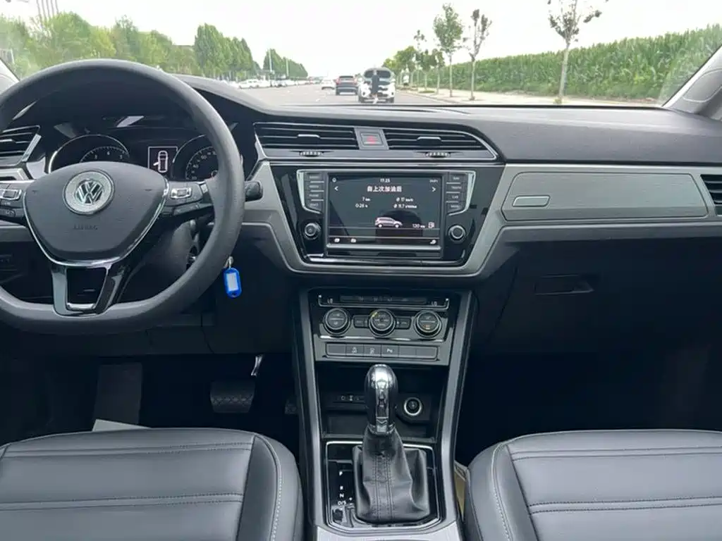 Volkswagen Touran — миниатюра 7