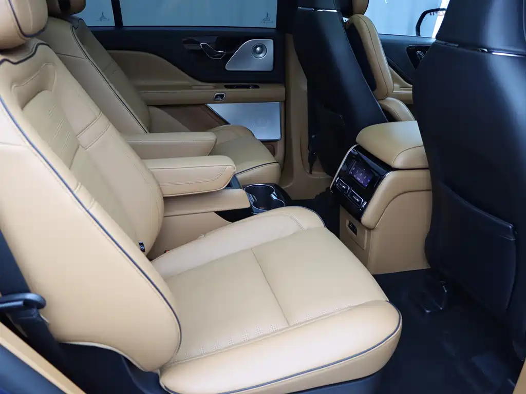 Lincoln Aviator — миниатюра 12