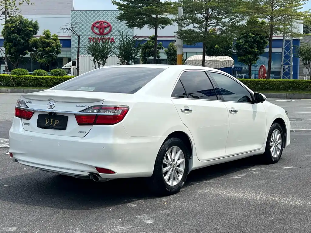 Toyota Camry — миниатюра 11