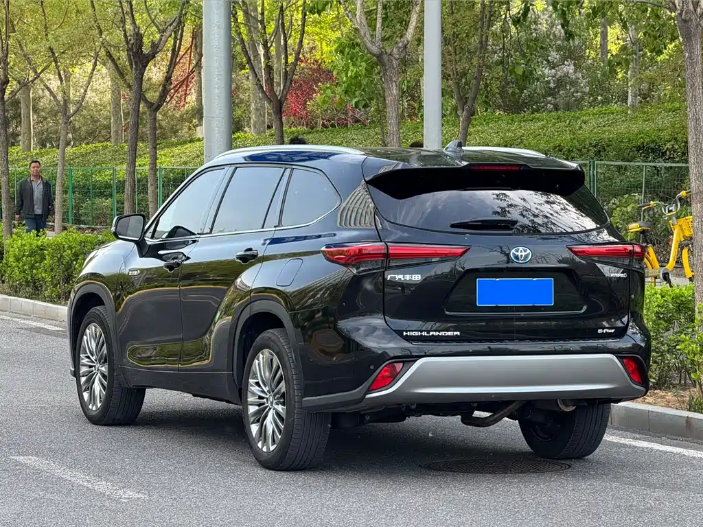 Toyota Highlander 2022 2.5L Luxury 7 мест