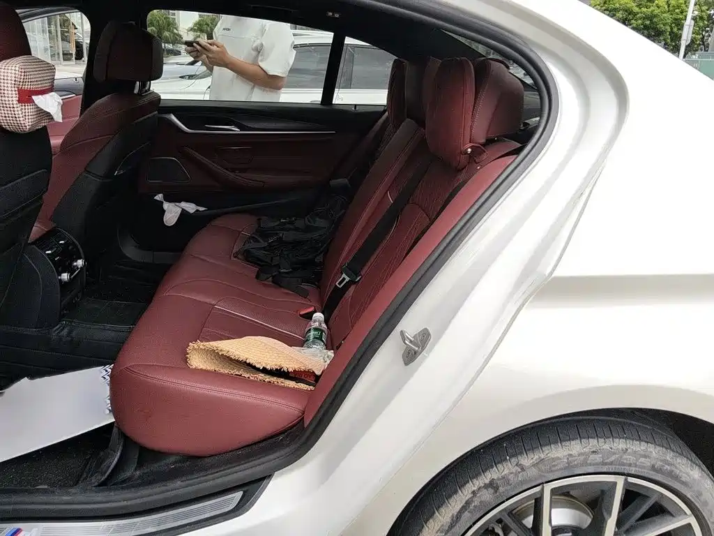 BMW 5 Series — миниатюра 15