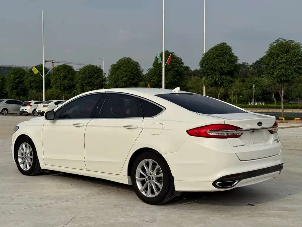 Ford Mondeo — миниатюра 6