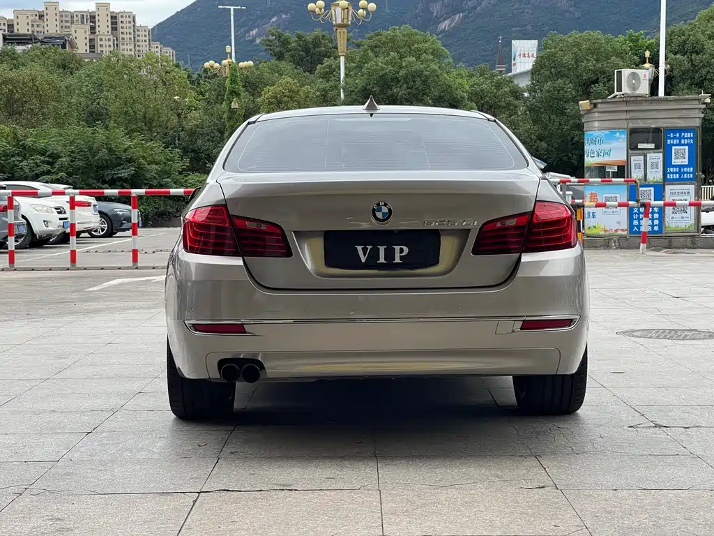 BMW 5 Series — миниатюра 4