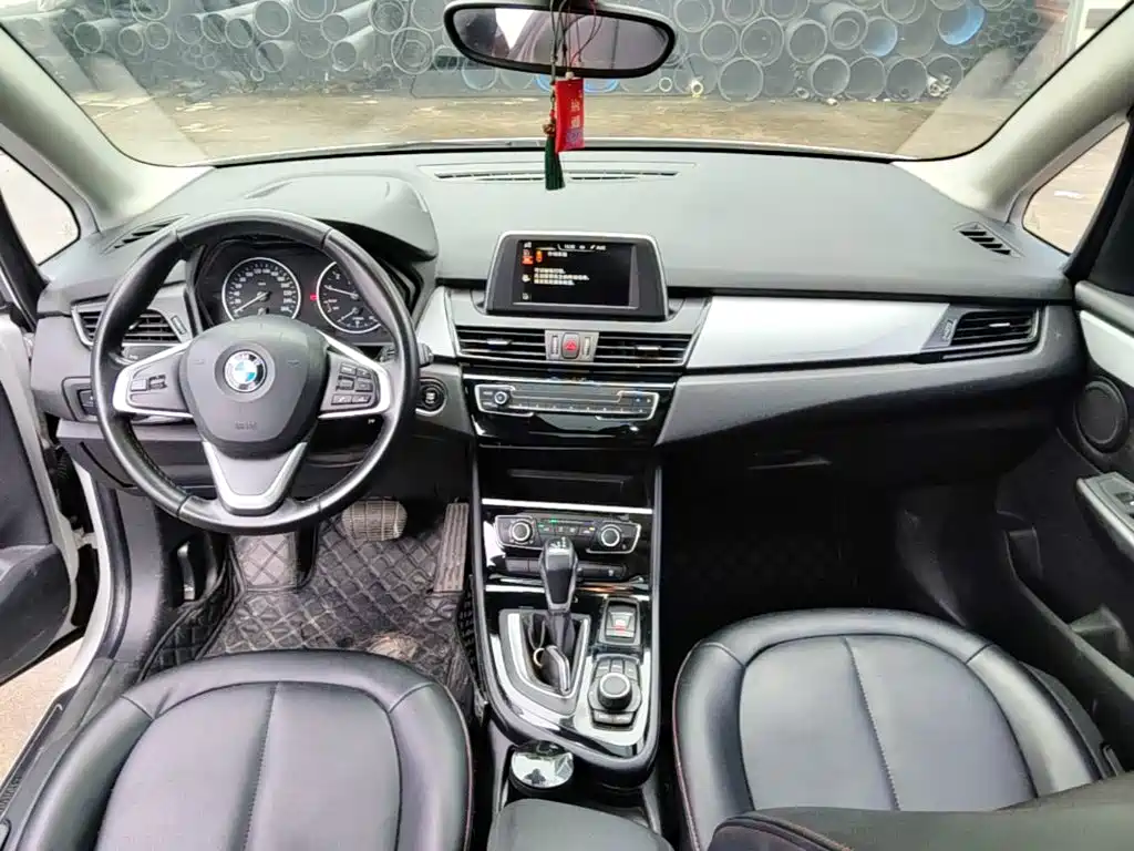BMW 2 Series Active Tourer — миниатюра 10