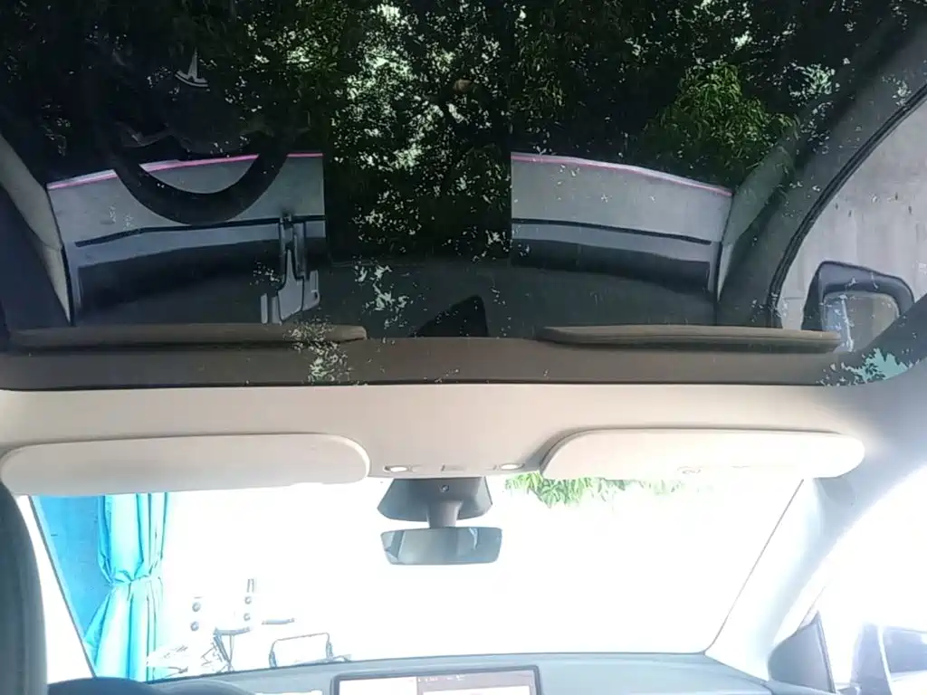 Tesla Model Y — миниатюра 18