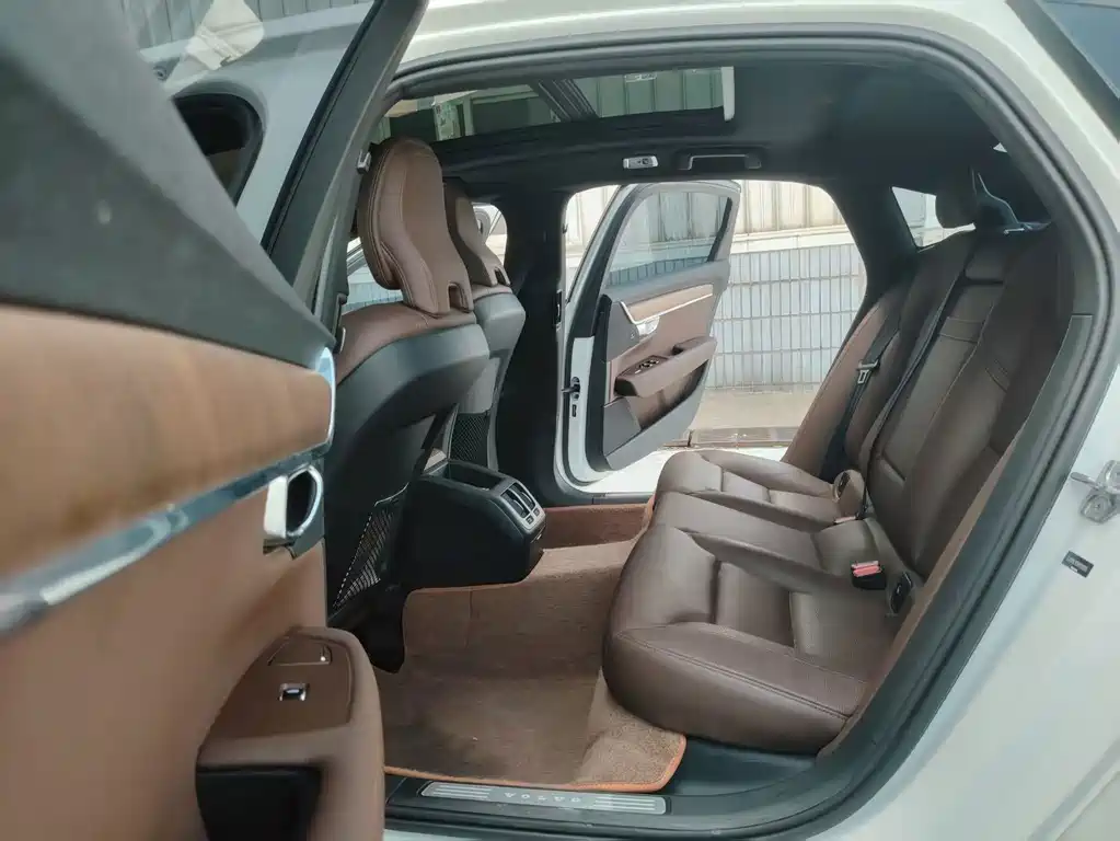 Volvo S90 — миниатюра 7