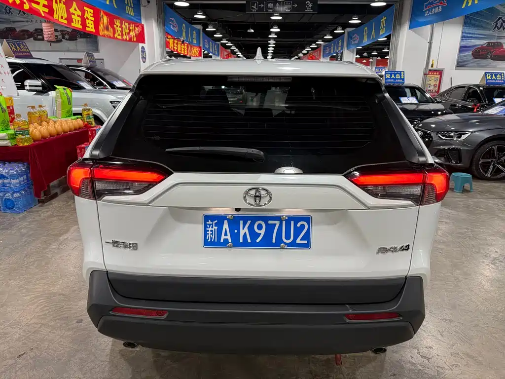 Toyota RAV4 — миниатюра 6