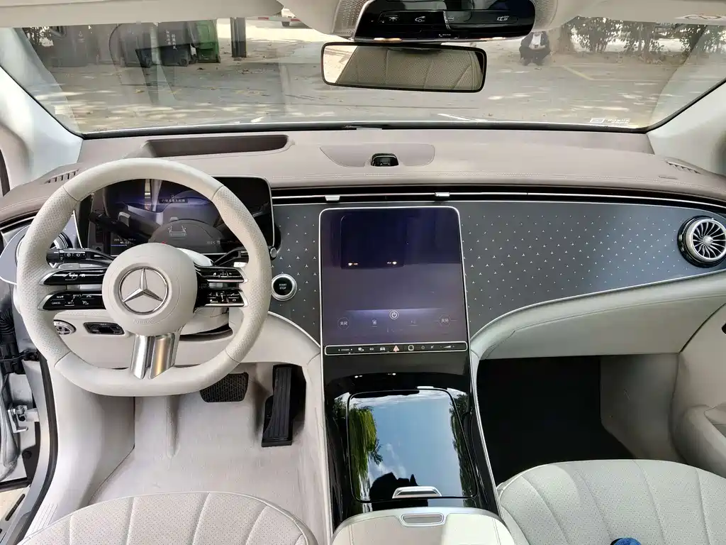 Mercedes-Benz EQE SUV — миниатюра 7