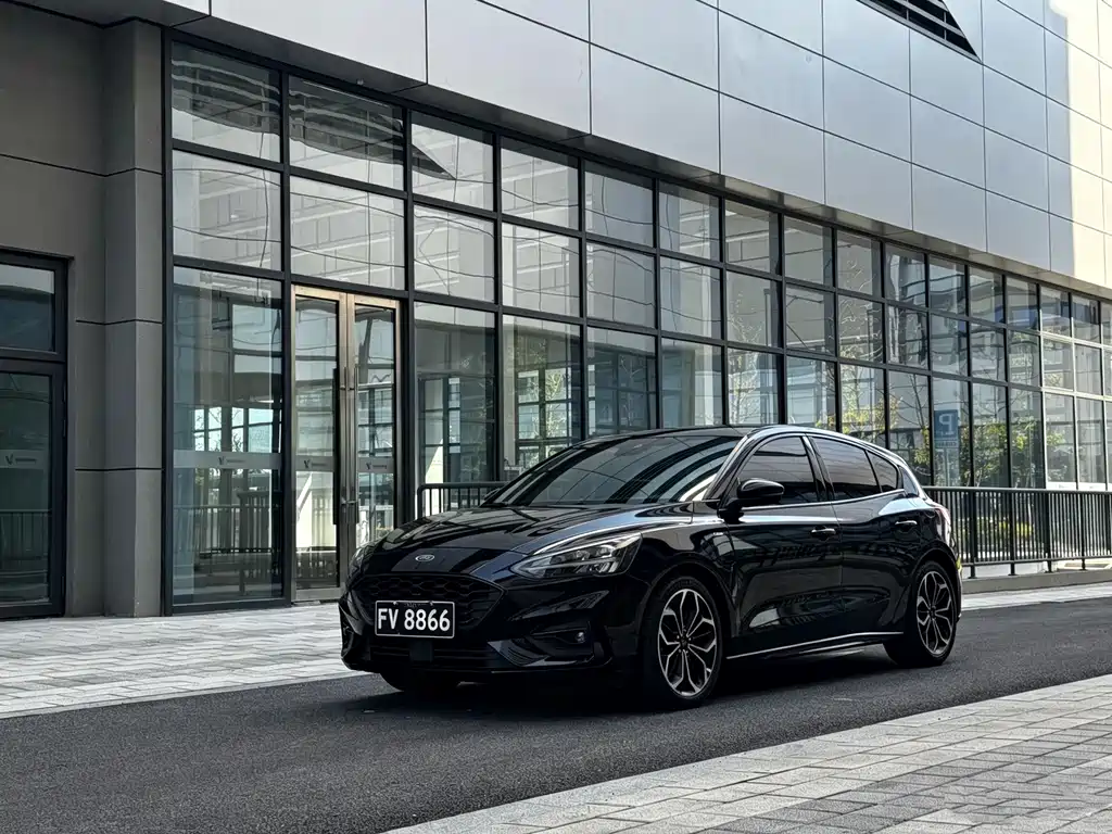 Ford Focus 2021 — фото 1