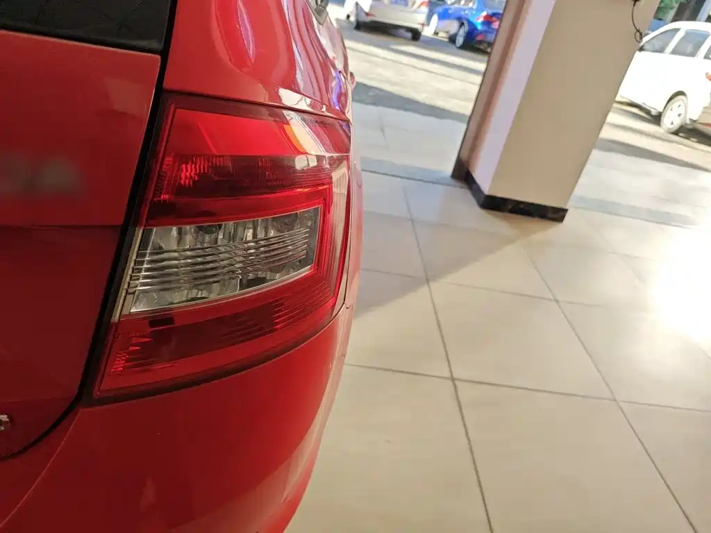 Skoda Rapid Spaceback — миниатюра 8