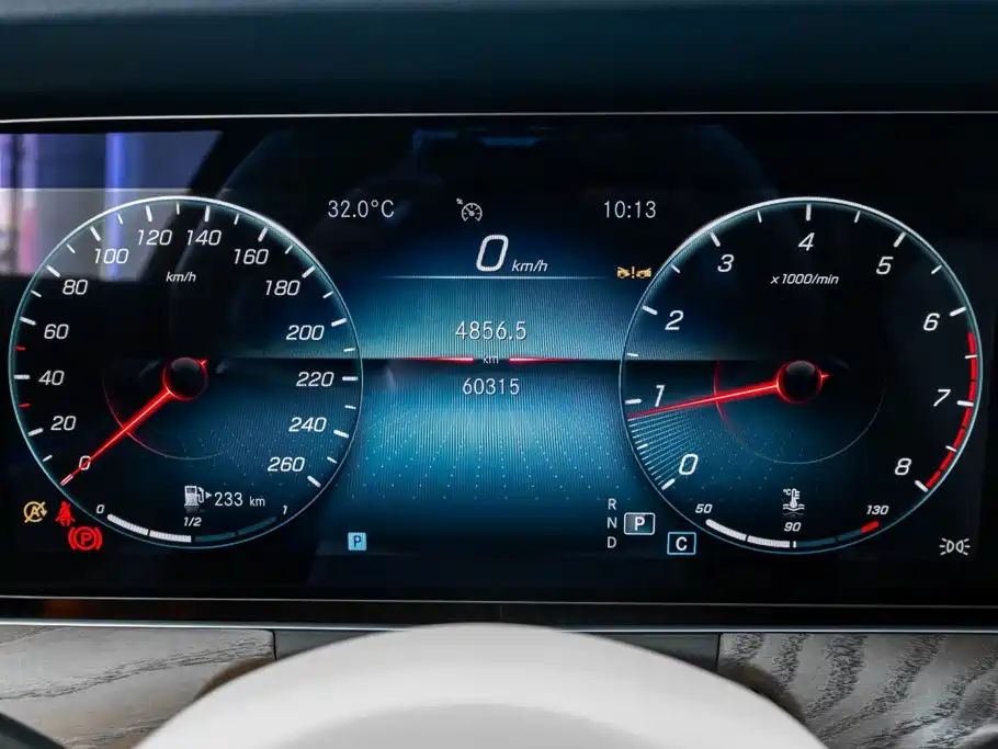 Mercedes-Benz E-Class — миниатюра 13