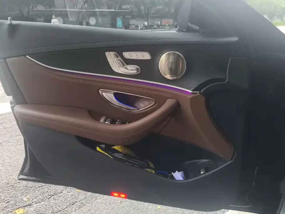 Mercedes-Benz E-Class — миниатюра 7