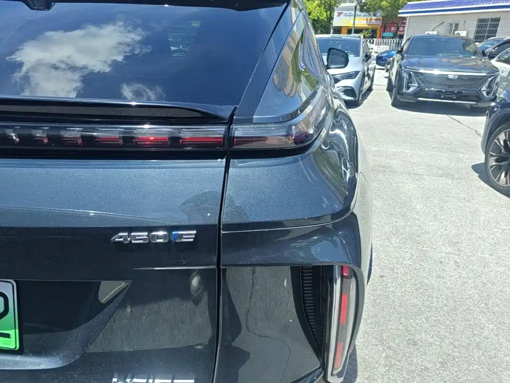 Cadillac Lyriq — миниатюра 8