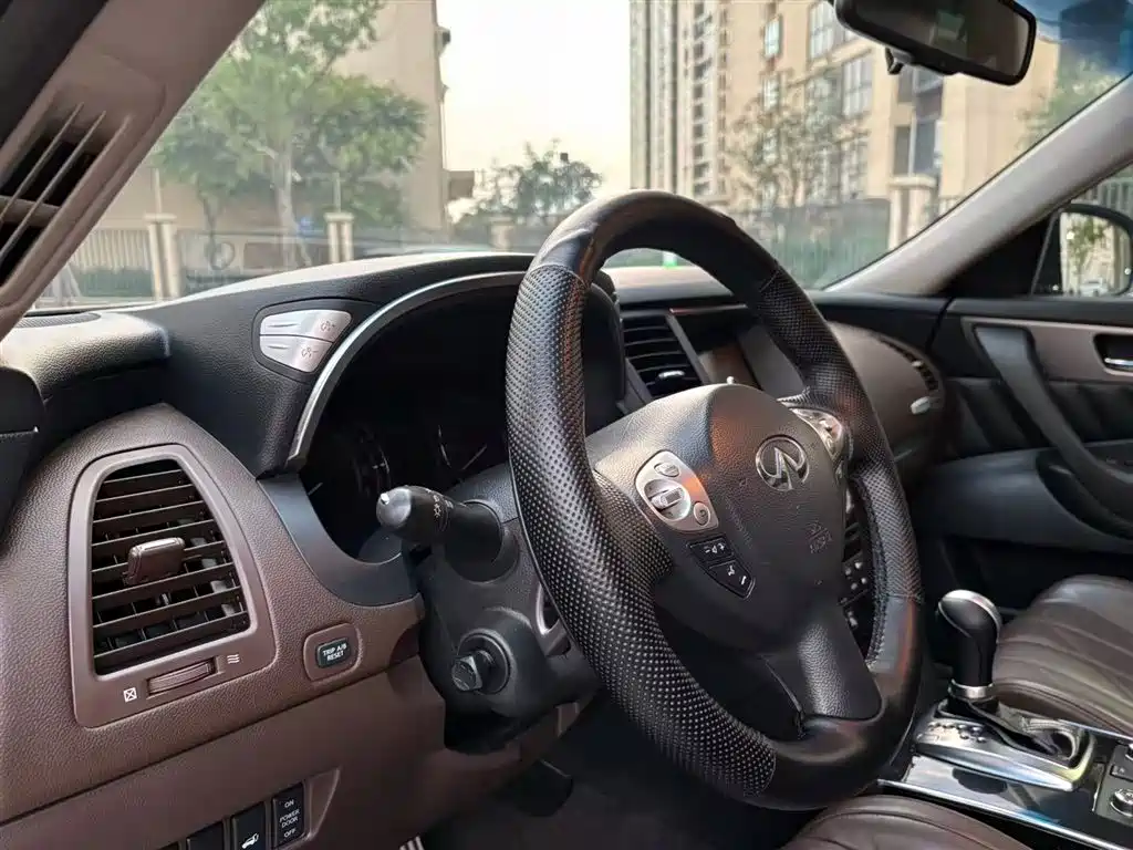Infiniti QX70 2013 3.7L