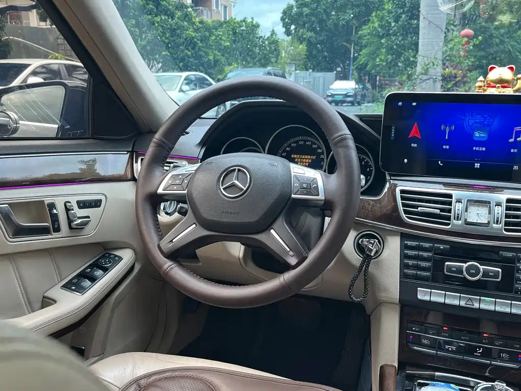 Mercedes-Benz E-Class — миниатюра 8