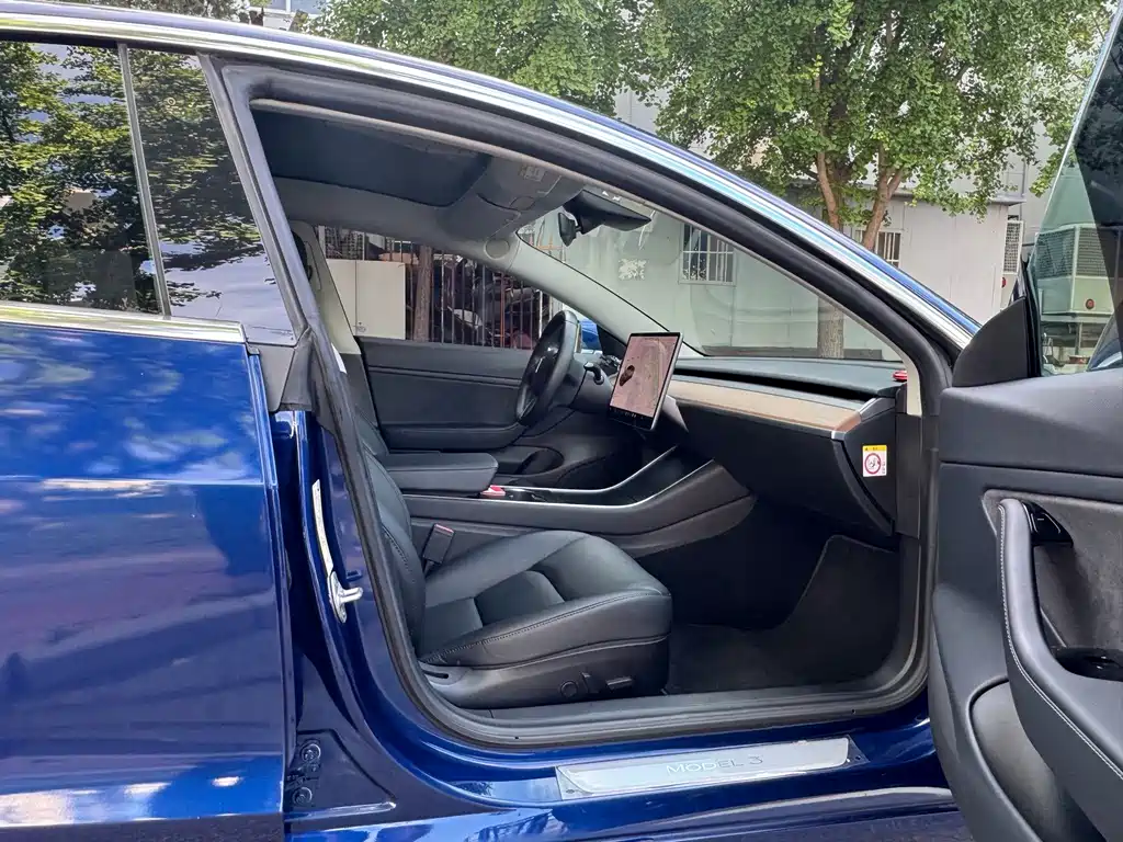 Tesla Model 3 — миниатюра 16